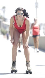 Imogen Thomas on a beach lovin’ the Californian sunshine
