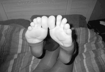 Soles ebony and white position
