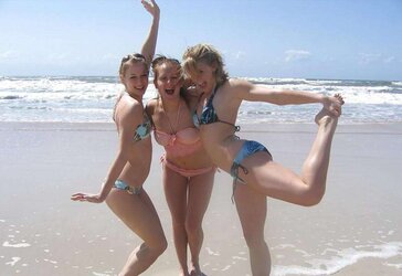 BEAUTIFUL FEMMES IN SUPER-HOT SWIMSUITS II