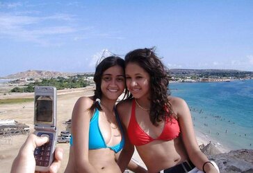 BEAUTIFUL FEMMES IN SUPER-HOT SWIMSUITS II