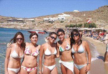 BEAUTIFUL FEMMES IN SUPER-HOT SWIMSUITS II