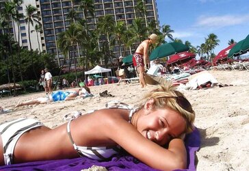 BEAUTIFUL FEMMES IN SUPER-HOT SWIMSUITS II