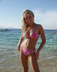 BEAUTIFUL FEMMES IN SUPER-HOT SWIMSUITS II