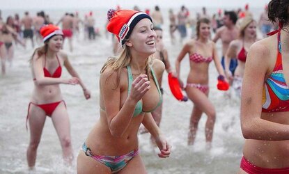 BEAUTIFUL FEMMES IN SUPER-HOT SWIMSUITS II
