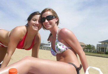 BEAUTIFUL FEMMES IN SUPER-HOT SWIMSUITS II