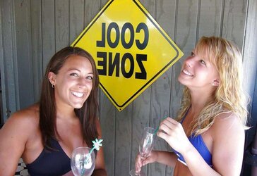 BEAUTIFUL FEMMES IN SUPER-HOT SWIMSUITS II