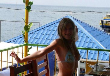 BEAUTIFUL FEMMES IN SUPER-HOT SWIMSUITS II