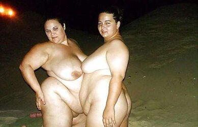 REAL PLUMPER Girly-Girl Duo On The Beach