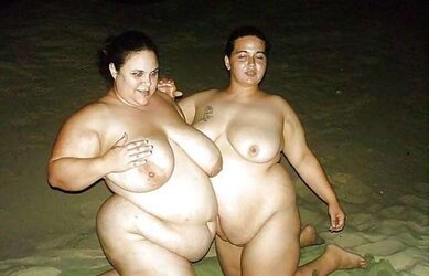 REAL PLUMPER Girly-Girl Duo On The Beach