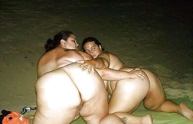 REAL PLUMPER Girly-Girl Duo On The Beach