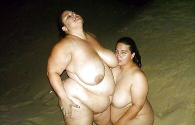 REAL PLUMPER Girly-Girl Duo On The Beach