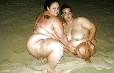 REAL PLUMPER Girly-Girl Duo On The Beach