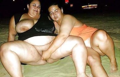REAL PLUMPER Girly-Girl Duo On The Beach