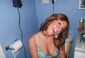 Teenie Bosom Queens