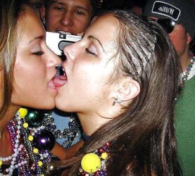 Tramps smooching cocksluts