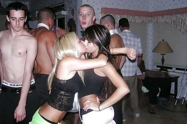 Tramps smooching cocksluts