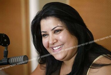 PLUMPER Tunisian Actress