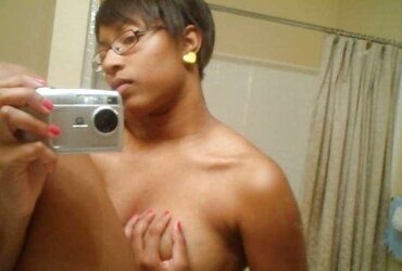 EBONY INEXPERIENCED CHICKS - SELF PHOTOS V