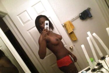 EBONY INEXPERIENCED CHICKS - SELF PHOTOS V