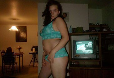 Bodacious PLUMPER Inexperienced Posing and Romping
