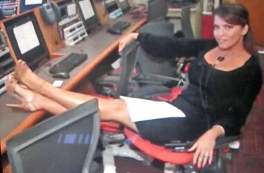 Newsbabe Robin Meade with fakes