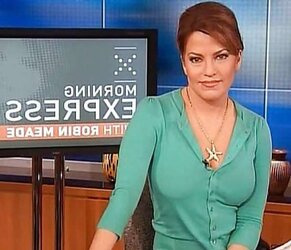Newsbabe Robin Meade with fakes