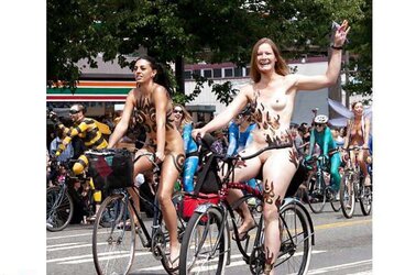 Bare Painted Gals in Public Fetish Gallery