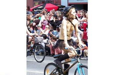 Bare Painted Gals in Public Fetish Gallery