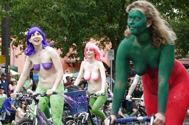 Bare Painted Gals in Public Fetish Gallery