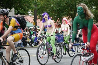Bare Painted Gals in Public Fetish Gallery