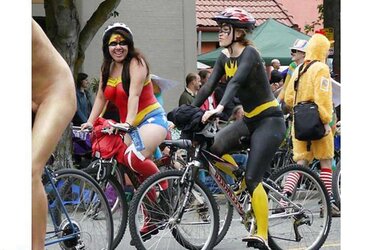Bare Painted Gals in Public Fetish Gallery