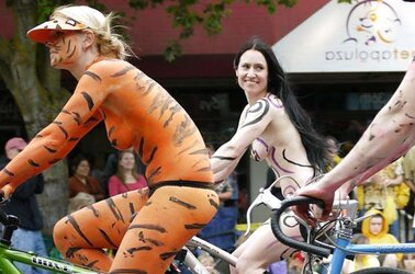 Bare Painted Gals in Public Fetish Gallery