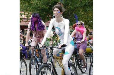 Bare Painted Gals in Public Fetish Gallery