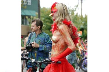 Bare Painted Gals in Public Fetish Gallery