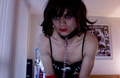 Emma Hoe crossdresser she-creature fuckslut pictures