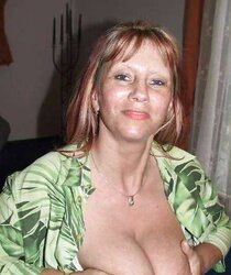 Buxom GILF Heike