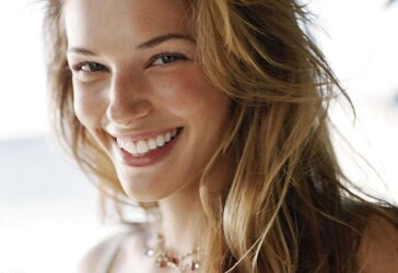 Amanda Righetti