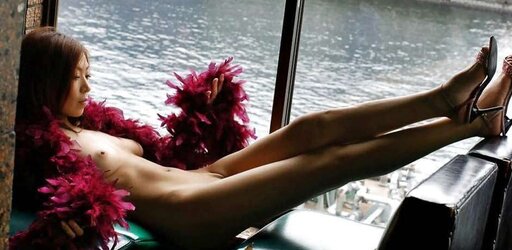 Erotic Dreamgirls posing with Feather Boa - Session