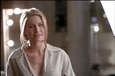 ELIZABETH MITCHELL in GIA