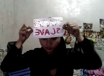 HIJAB BITCH ON WEBCAM