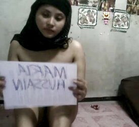 HIJAB BITCH ON WEBCAM
