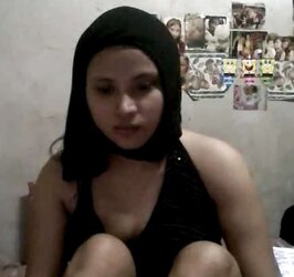 HIJAB BITCH ON WEBCAM