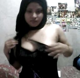 HIJAB BITCH ON WEBCAM