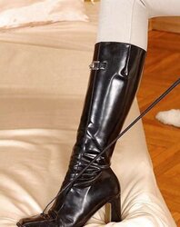 Femmes In Shoes