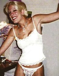 Tori Spelling Glamour, Bare, Caps