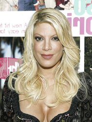 Tori Spelling Glamour, Bare, Caps