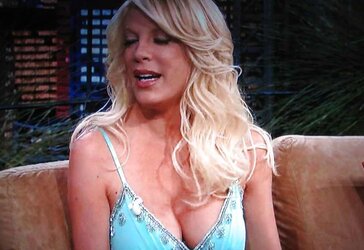 Tori Spelling Glamour, Bare, Caps