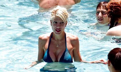Tori Spelling Glamour, Bare, Caps
