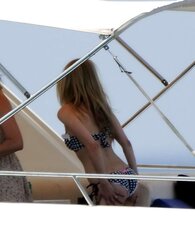 Avril Lavigne bathing suit again in St Tropez