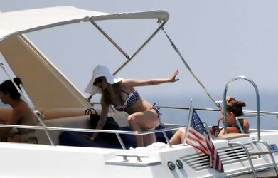 Avril Lavigne bathing suit again in St Tropez
